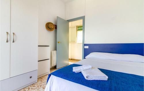 Stunning Home In Mazarr�n With 4 Bedrooms