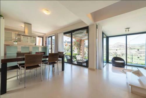 Beautiful Modern Villa In 5? Golf Resort
