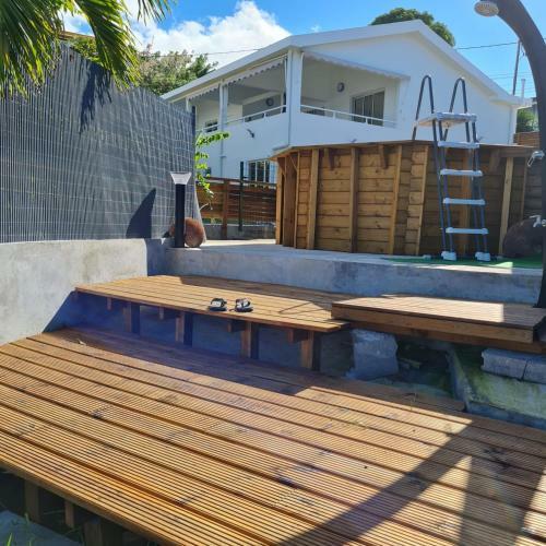 Joli F2 Avec Piscine