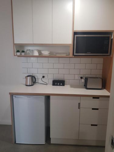 Modern, Private And Close To Town.