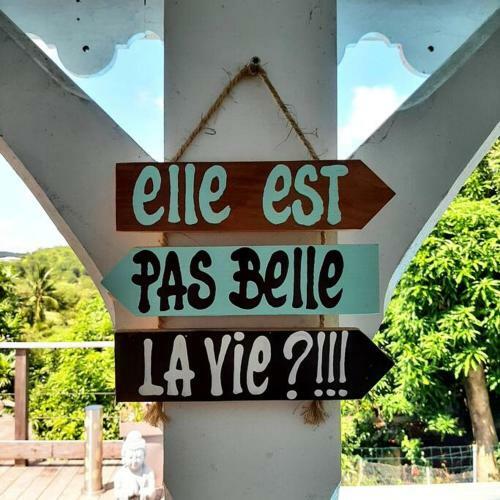 Charmant Haut De Villa Avec Piscine Partagee