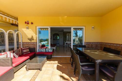 Sea Edge Friendly Villa