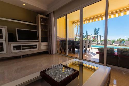 Sea Edge Friendly Villa
