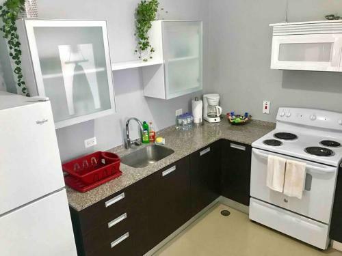 Modern 3 Bedroom Condo In Private Community 8