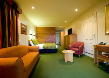 Hotel Strahan Village