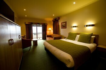 Hotel Strahan Village