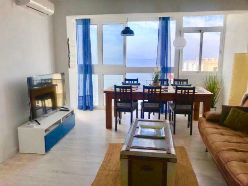 Aamazing Apartment ! On The Beach With Pool Close To Everything