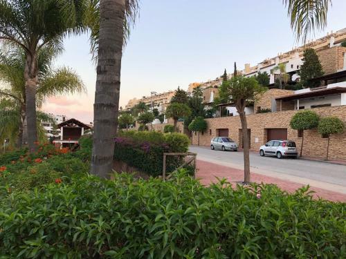 Modern 2 Bedroom Duplex- Golf, Mountains,sea, Pool