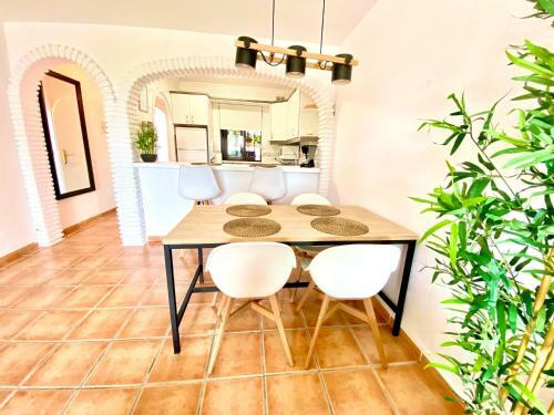 Cozy Apartment - Sea Views - Near To Beach