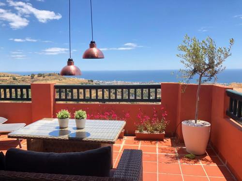 Luxury Sea View Apartment, 3 Bedrooms, Wifi