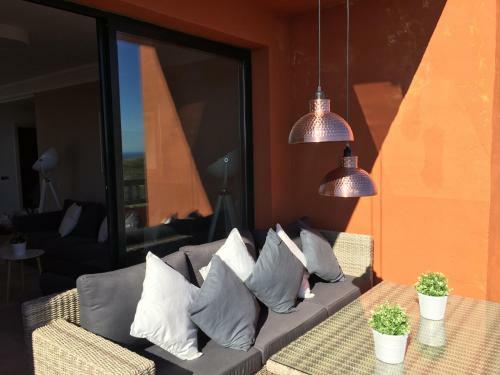 Luxury Sea View Apartment, 3 Bedrooms, Wifi