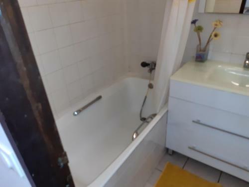 Apartamento Studio Climatis� - Piscine-plage - 2 � 3 Personnes