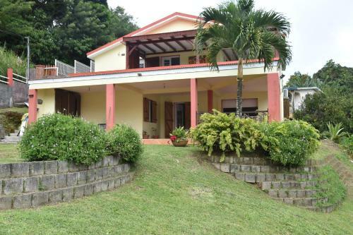 Haut De Villa Dans Son �crin De Verdure