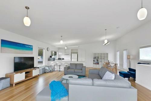 Charlie?s Beach House 1block To Beach Pet Friendly