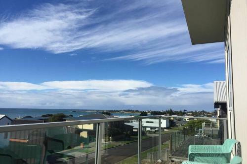 Ocean Loft - Oceanview ~pet Friendly ~ Free Wifi