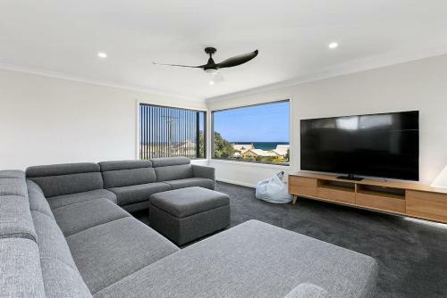 Benswan At The Bay - Modern 5-bedroom Holiday Home