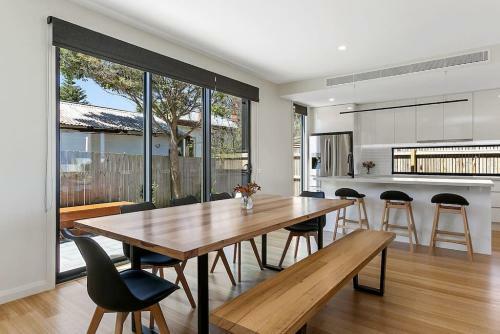 Benswan At The Bay - Modern 5-bedroom Holiday Home