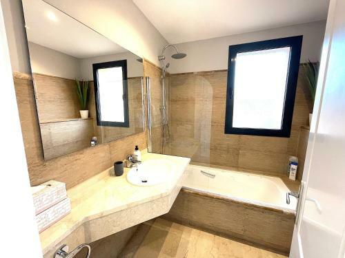 New Luxurious Apartment With Sea And Sunrise View