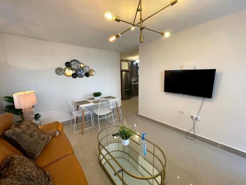 Newly Renovated House With Jacuzzi And Terrace