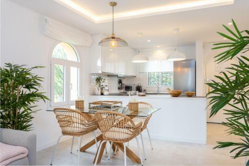 Club Delta Apartments By Ghr Rentals