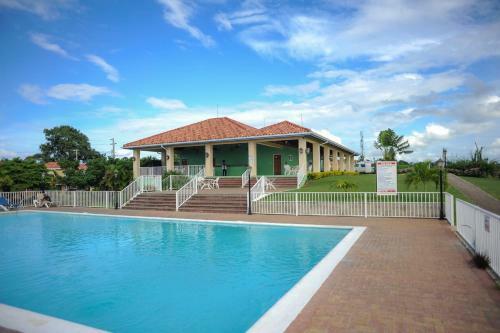Hostal Holidays At Mango Walk Country Club
