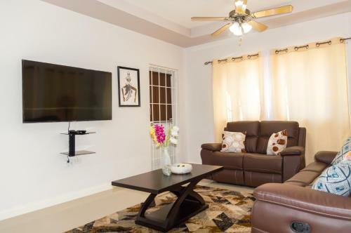 Apartamento La Vue, Montego Bay, Spacious King Bed Suite