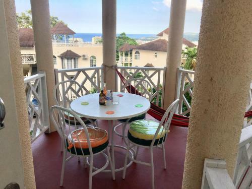 Villa #d1 Castle Studio Wifi King Bed Ocho Rios Jamaica