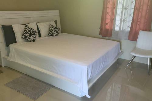 3 Bedrooms. 3 Bath Villa. Pool. Super Suite
