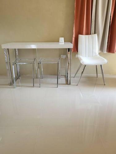3 Bedrooms. 3 Bath Villa. Pool. Super Suite