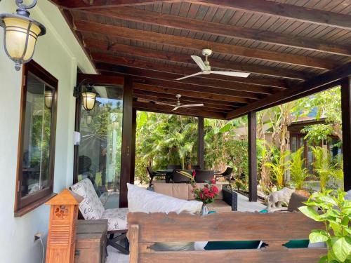 Tikal Villa (jamaica)