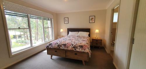 Rural Retreat Within A 5 Minute Drive To Beaches And Cbd.