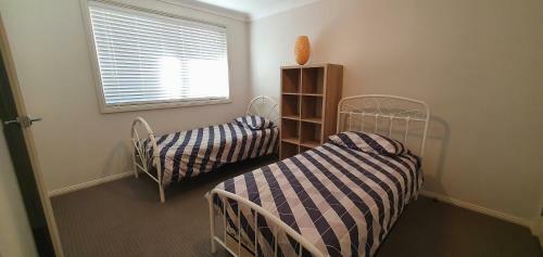 Rural Retreat Within A 5 Minute Drive To Beaches And Cbd.