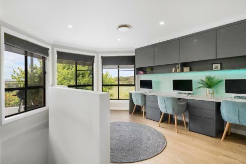Casa On Cedar - Large 5 Star Luxury Home