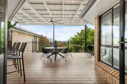 Casa On Cedar - Large 5 Star Luxury Home