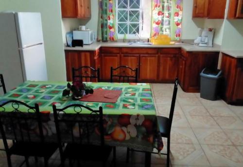 Beautiful 2-bed Apartment In Sunny Jamaica