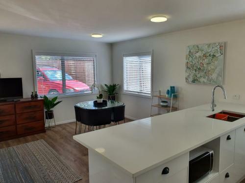 Private 2 Bedroom Apartment Castor Bay Auckland