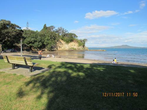 Hostal Castor Bay Homestay