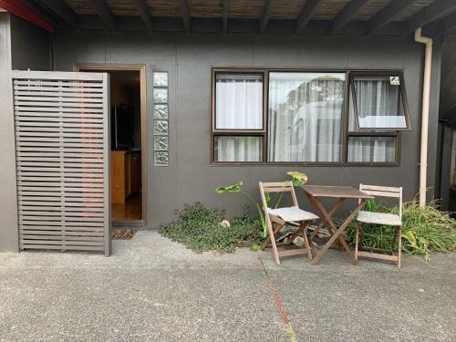 Hostal Opanuku Out West