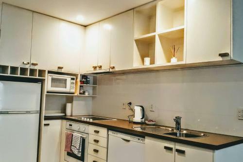 Oasis On Queen St, Quiet And Refreshing Apartment
