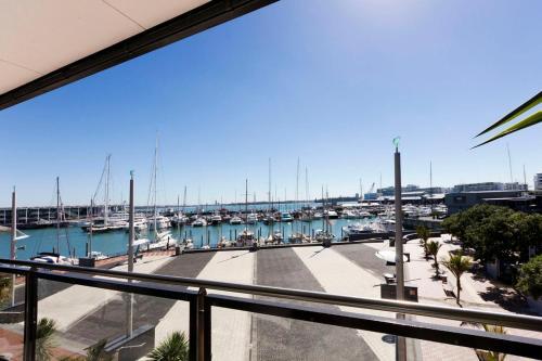 Qv Lavish Waterfront Apartment
