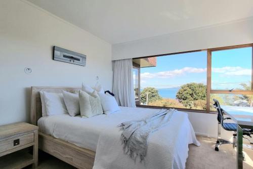 Lovely Browns Bay 4br Home Sea View Steps To Beach