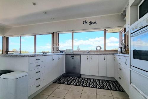 Lovely Browns Bay 4br Home Sea View Steps To Beach