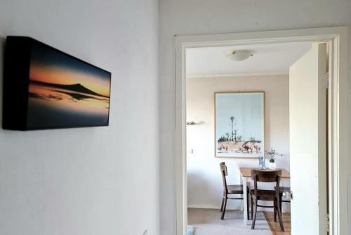 Lovely Browns Bay 4br Home Sea View Steps To Beach