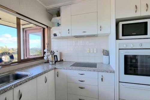 Lovely Browns Bay 4br Home Sea View Steps To Beach