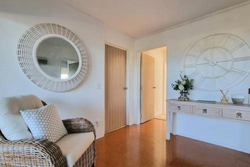 Lovely Browns Bay 4br Home Sea View Steps To Beach