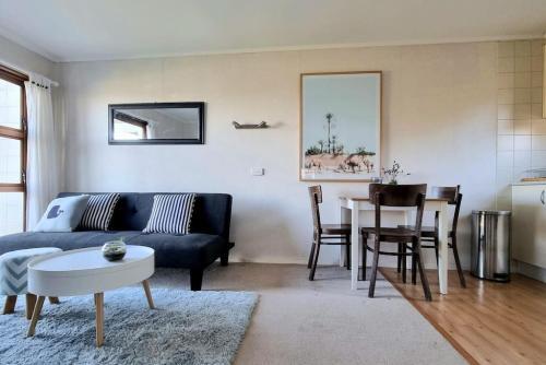 Lovely Browns Bay 4br Home Sea View Steps To Beach