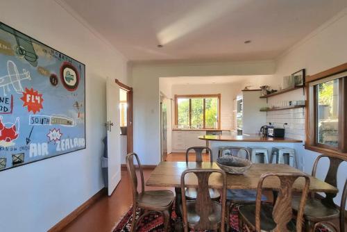 The Kauri Retreat With Sea Views - Spa Pool