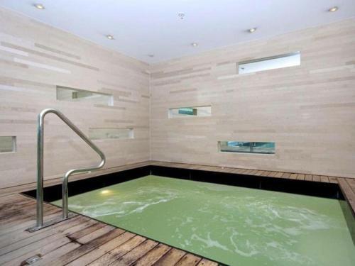 Marina View Apartment In The Viaduct-pool,spa-gym