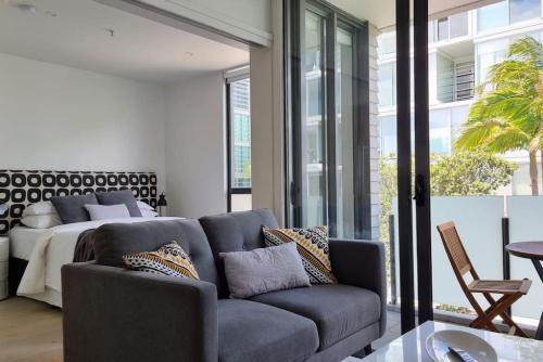 Marina View Apartment In The Viaduct-pool,spa-gym