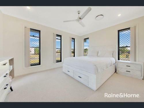 Award Winner House 4 Beds 2 Baths Airconditioned In Gladstone